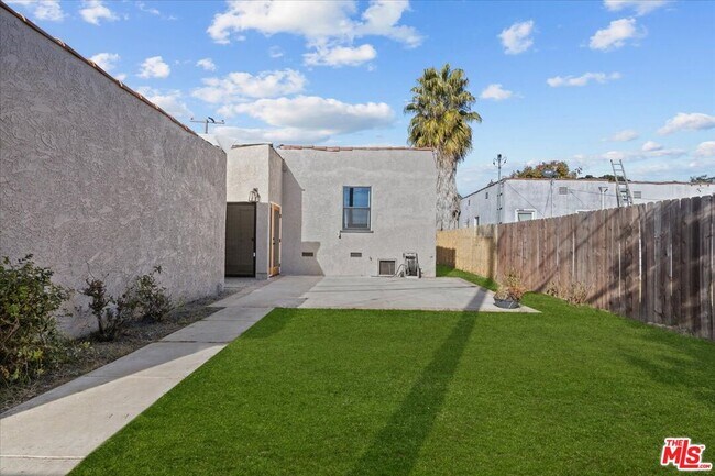 Building Photo - 3020 W 82nd St