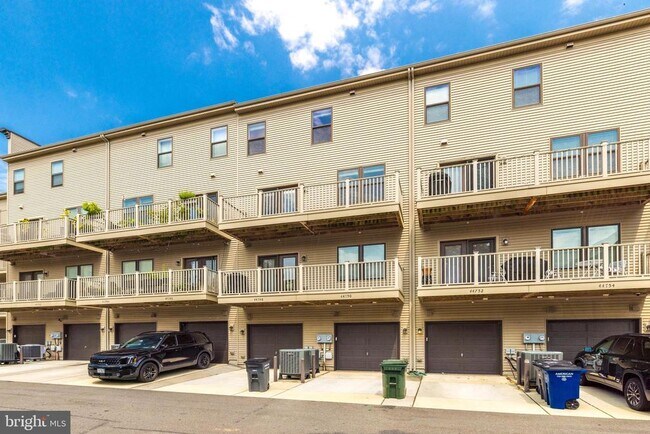 Building Photo - 44750 Tiverton Sq