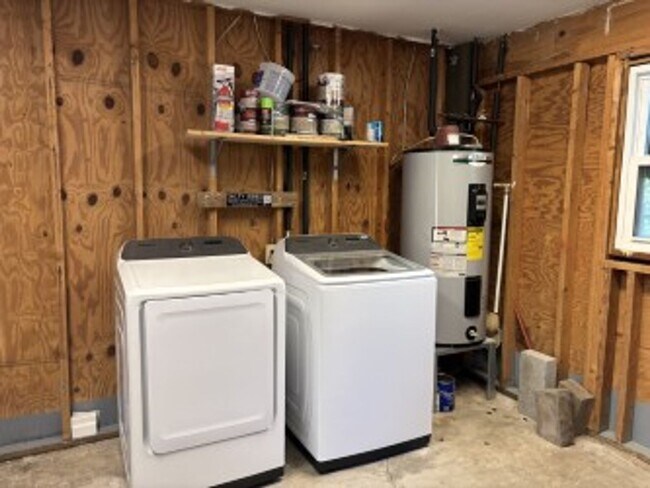 Building Photo - Beautiful home in Emerald Isle.