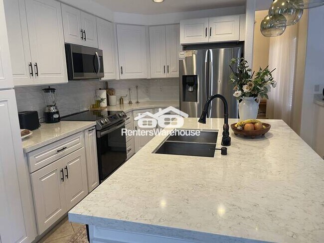 Building Photo - Hillcrest Beauty 4bed 3bath P00L Grass Bac...