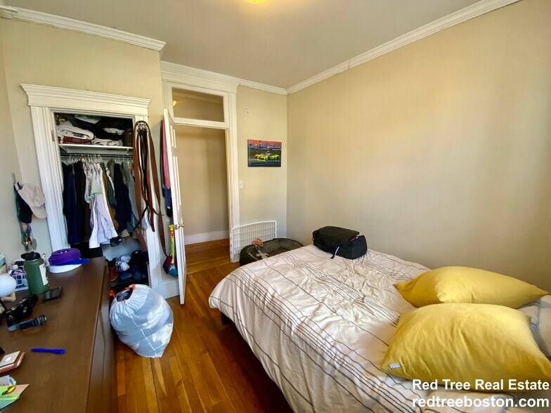 Building Photo - 5 Braemore Rd