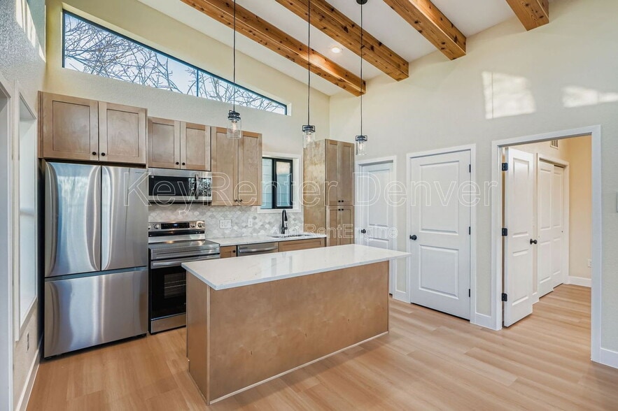 Building Photo - 154 1/2 S Stuart St