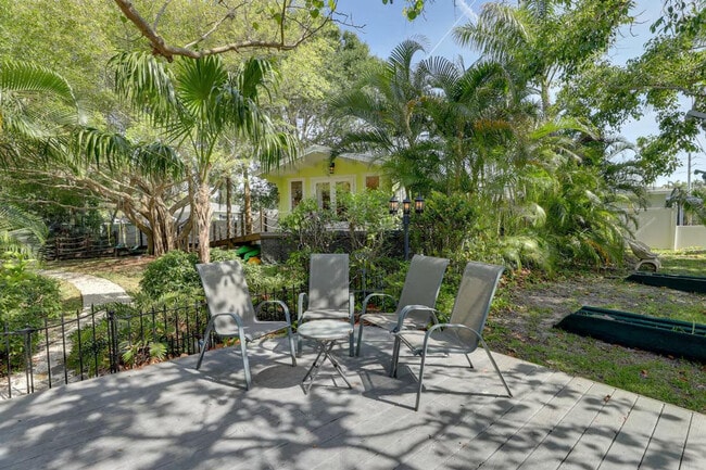 Building Photo - 927 22nd St W