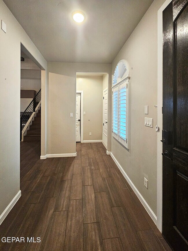 Building Photo - 13185 Tiverton Rd