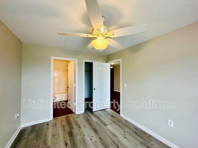 Building Photo - 376 S Kerr Ave