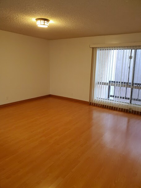 Building Photo - 1127 E Del Mar Blvd