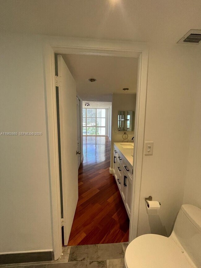 Building Photo - 1865 Brickell Ave