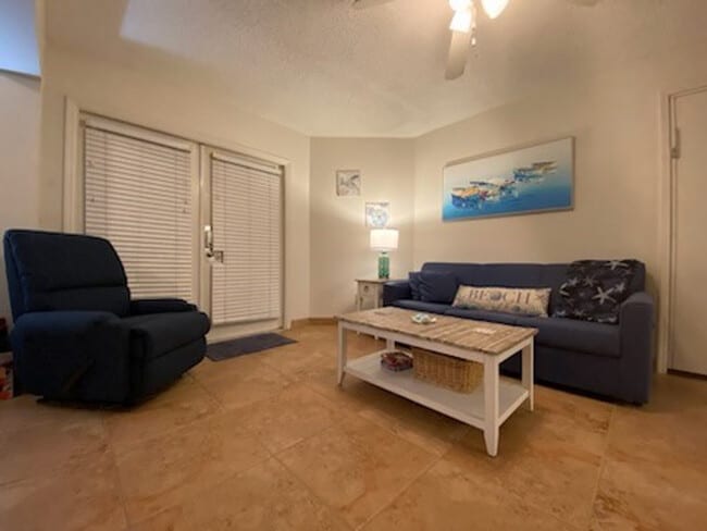 Primary Photo - 8600 Ridgewood Ave