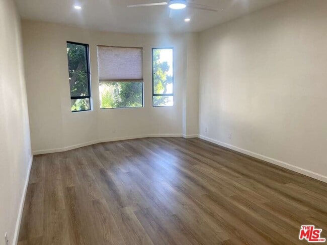 Building Photo - 1557 S Beverly Glen Blvd