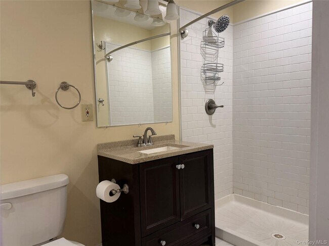 Building Photo - 337 Main St