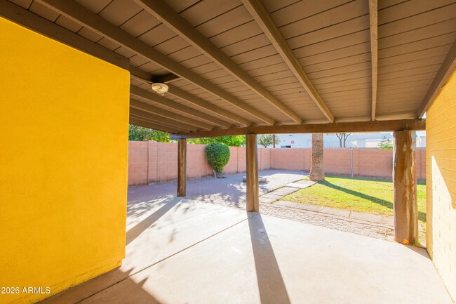 Building Photo - 1813 E Ellis Dr