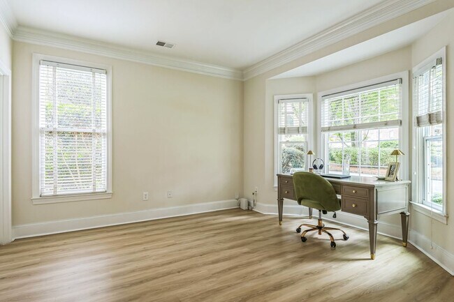 Building Photo - 4168 Gateswalk Dr SE