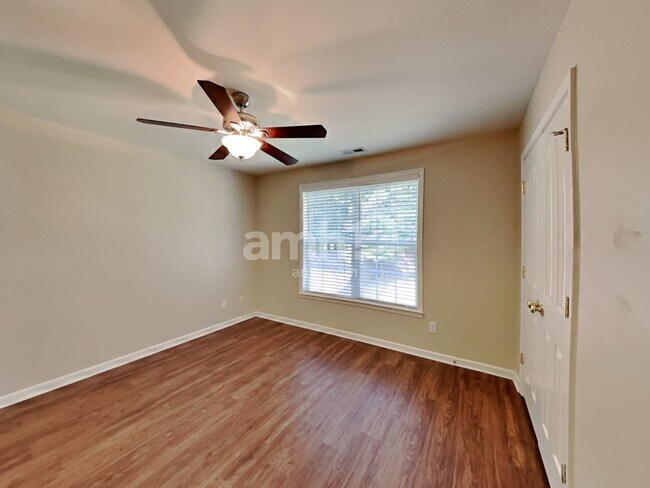 Building Photo - 7355 Sedgebrook Dr W