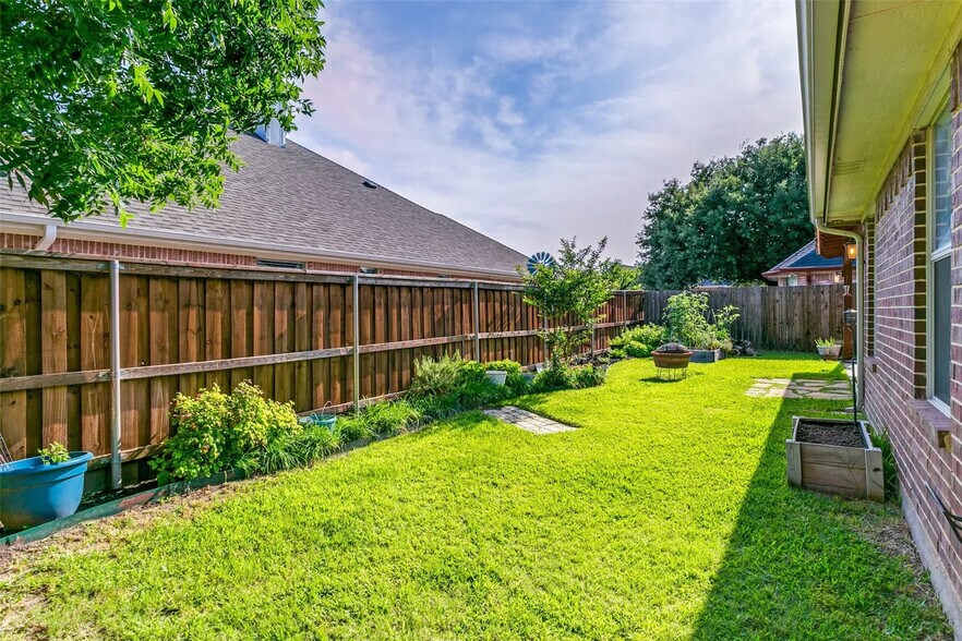 Building Photo - 601 Natchez Ct