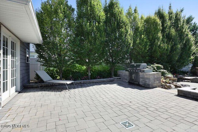 Building Photo - 63 Carpenter St