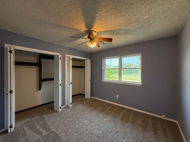 Building Photo - 330 Overton Dr