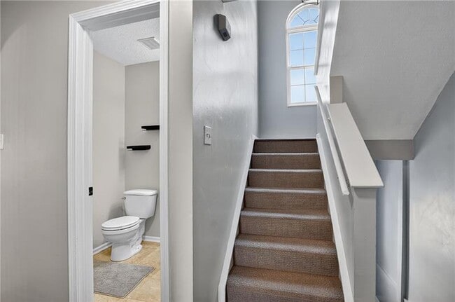Building Photo - 117 Scenic Hill Dr
