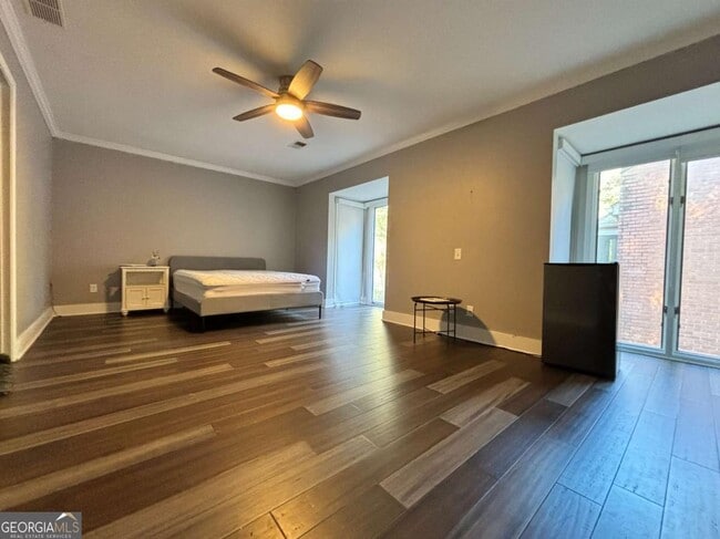 Building Photo - 37 Willow Glen NE