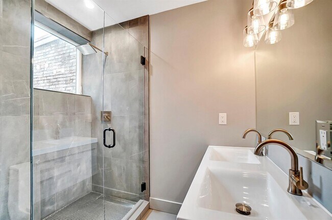 Building Photo - 1534 Republic St