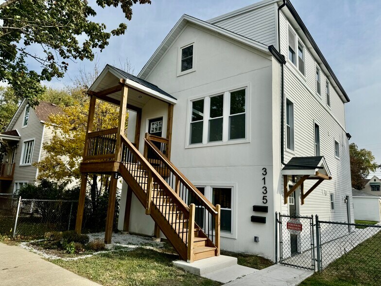 Primary Photo - 3135 S 53rd Ave