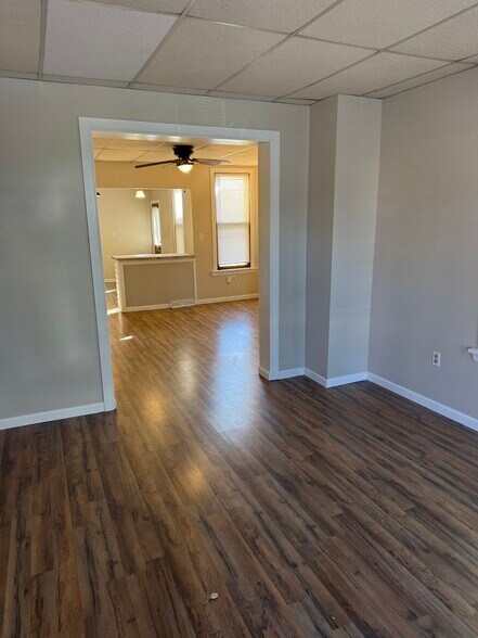 Building Photo - 402 4th St