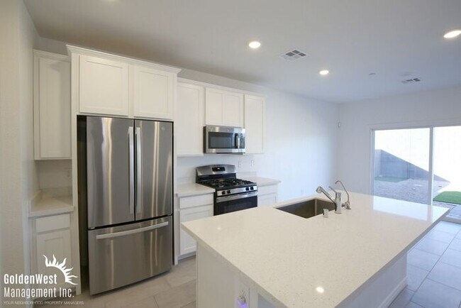 Building Photo - Newly Built 3Bdm 2.5Ba Home with Private Backyard in Prime Location.