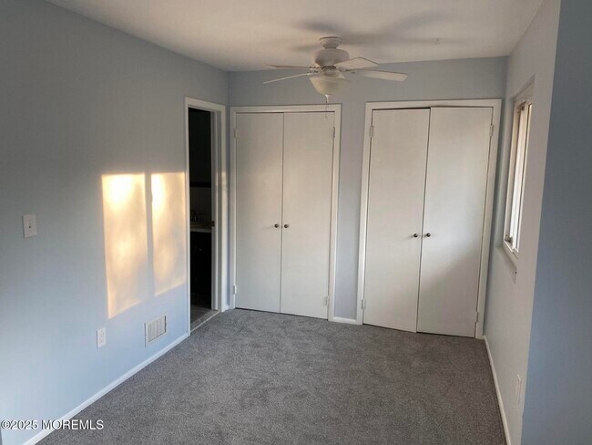 Building Photo - 185 Clubhouse Dr