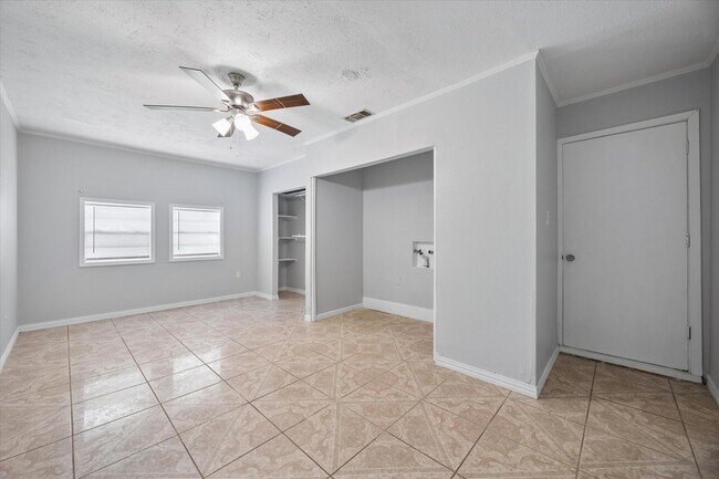 Building Photo - 9315 Glen Shadow Dr