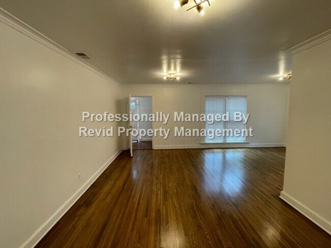 Building Photo - Newly Renovated 2 Bed 1 Bath near U of M!