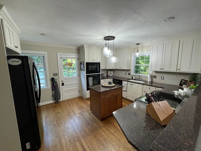 Building Photo - 3111 Prytania Rd