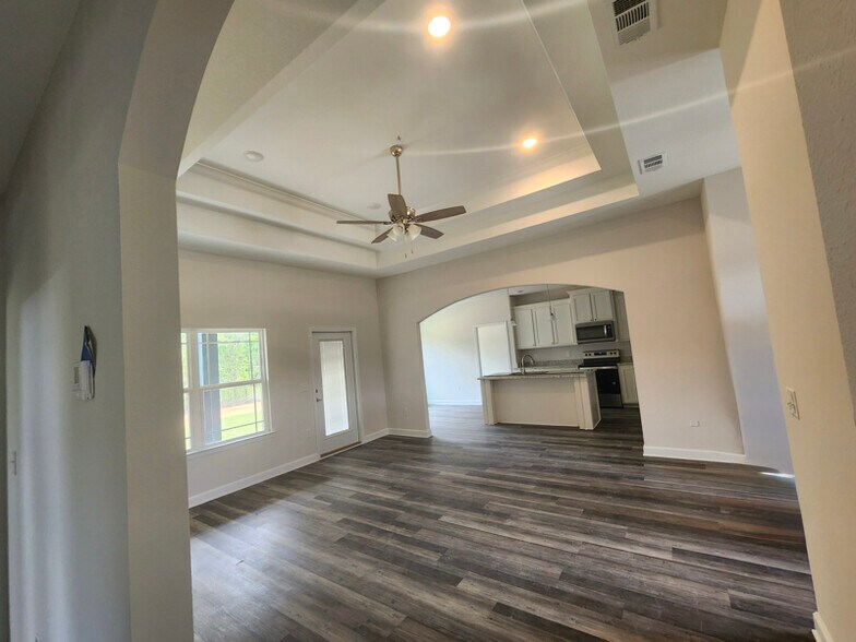 Building Photo - 9867 Shangri La West Rd