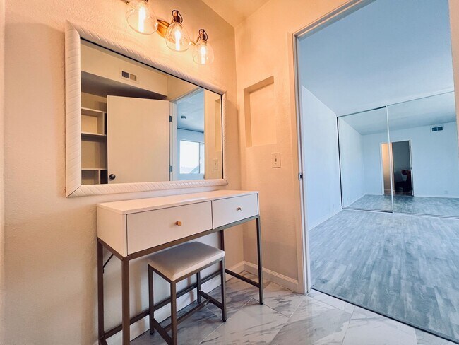 Building Photo - Peaceful 3/1.5 Tierrasanta Condo - Villa M...