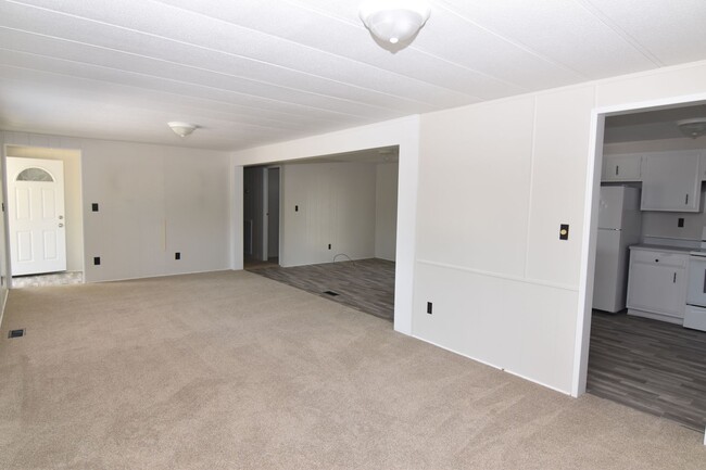 Building Photo - Spacious & Updated Double-Wide Home on a L...