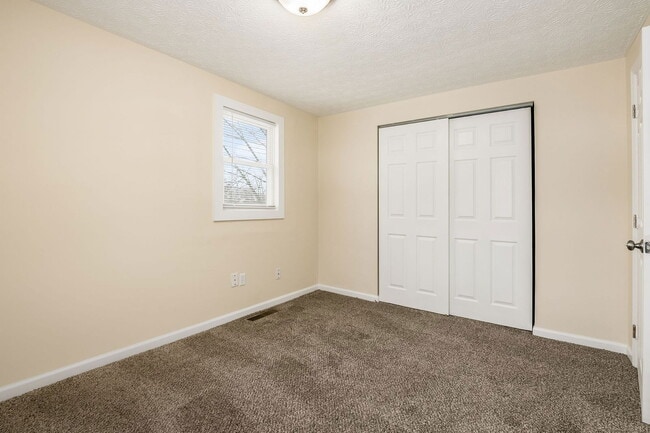 Building Photo - 611 Evergreen Terrace