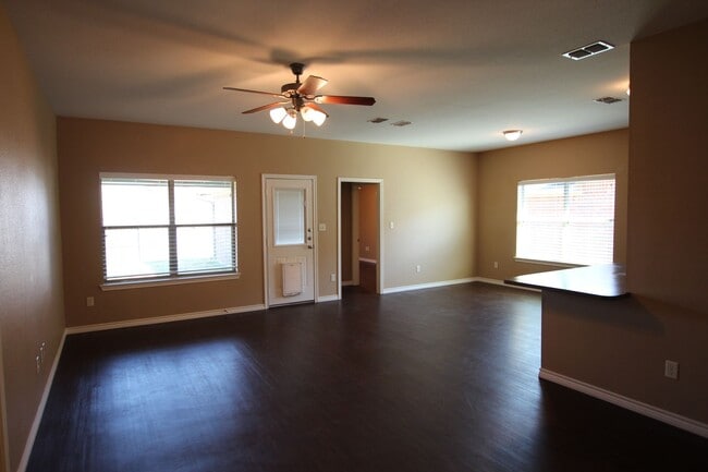 Building Photo - COMING SOON! - Gorgeous 3 Bedroom Home in ...