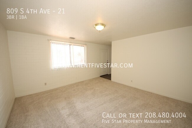 Building Photo - Collegiate Inn