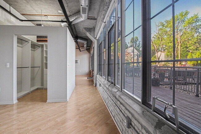 Building Photo - 315 2nd St