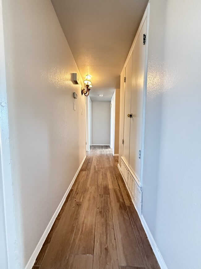 Building Photo - 9321 Sorbonne Dr