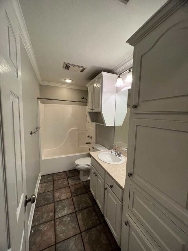 Building Photo - ELEGANT HOME IN NORTH BOSSIER'S ROSEDALE P...