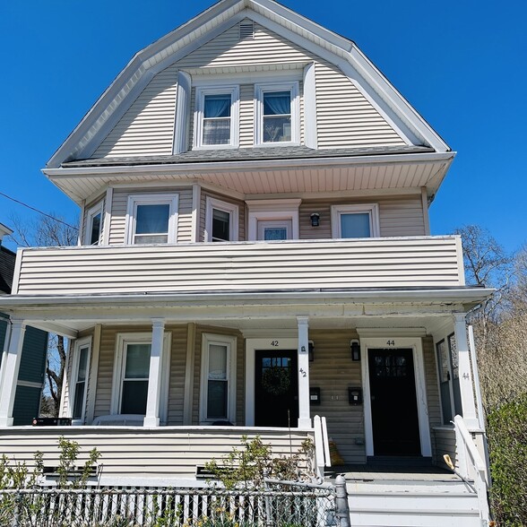 Building Photo - 42 Burton St