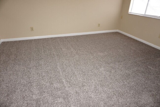 Building Photo - 2/2 townhome