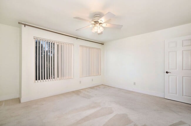 Building Photo - Beautiful 2Bd/2Ba Condo In Gated Community...
