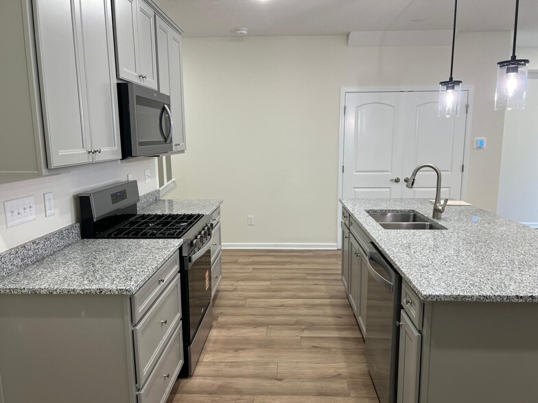 Kitchen - 6527 Wheatly Rd