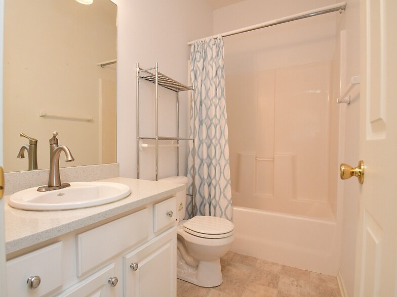 Building Photo - 5018 S 194th Ave