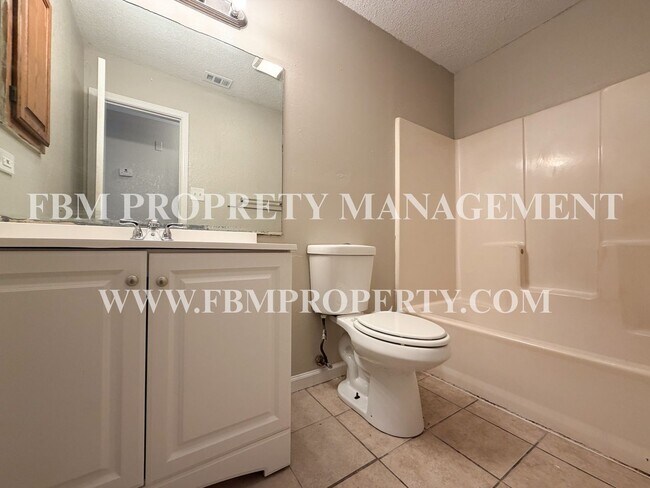 Building Photo - 1139 Valley View Dr