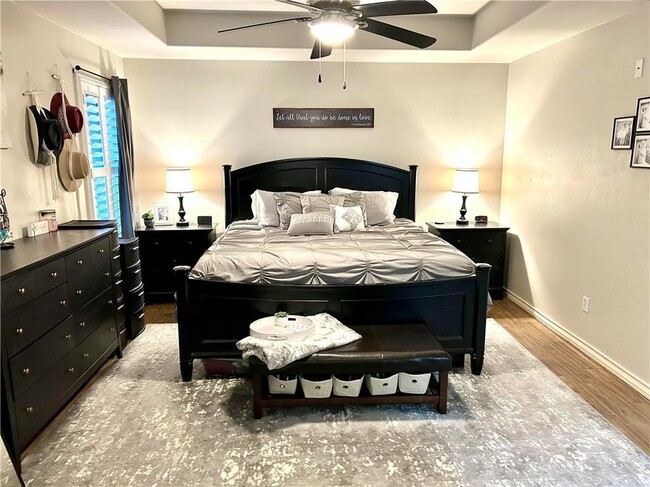 Building Photo - 7005 Vineyard Dr