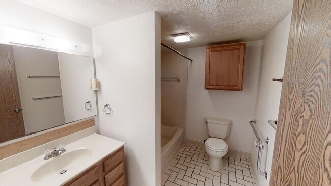 Building Photo - Stratford II