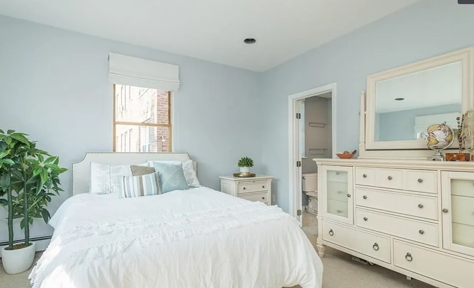 Building Photo - 327 Saint Paul St