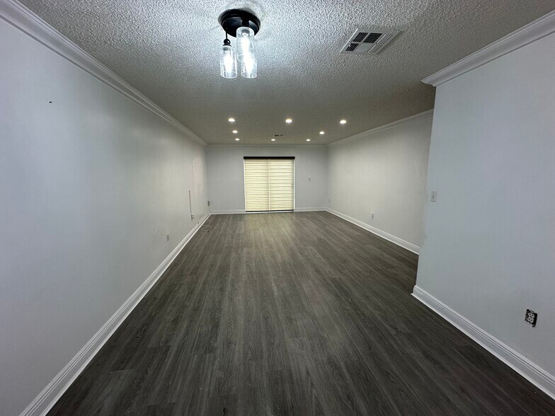 Living room - 8851 NW 119th St