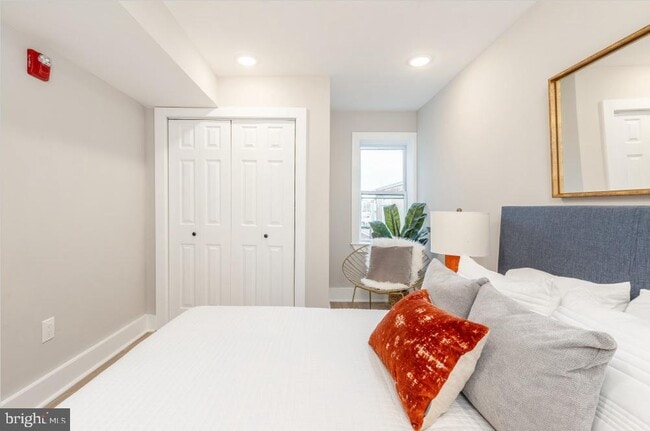 Building Photo - 2825 W Girard Ave